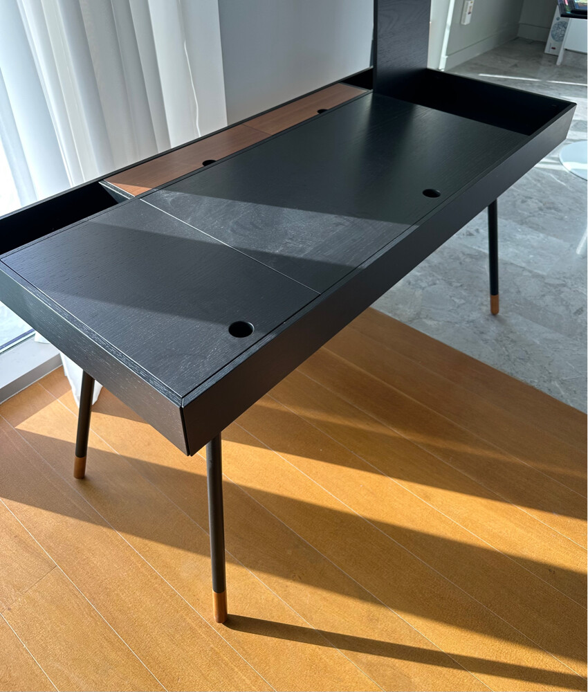 BoConcept Cupertino Desk– Black Oak - 3
