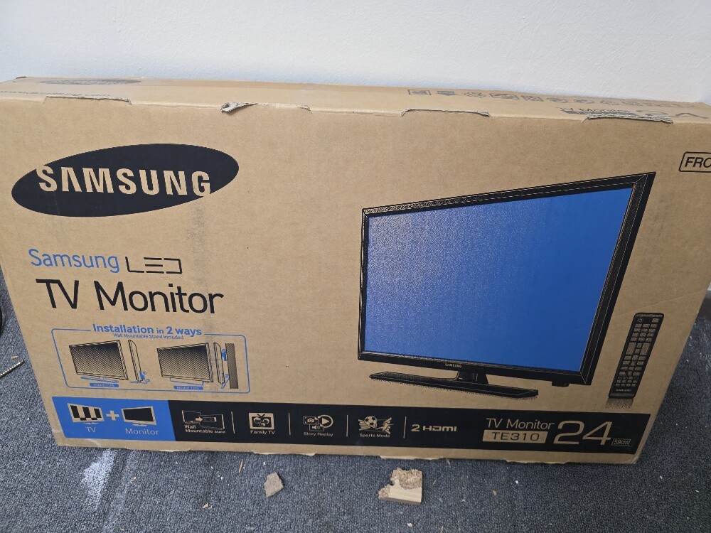 Samsung LED TV Monitor - 3