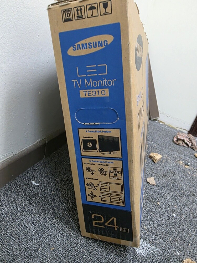 Samsung LED TV Monitor - 2
