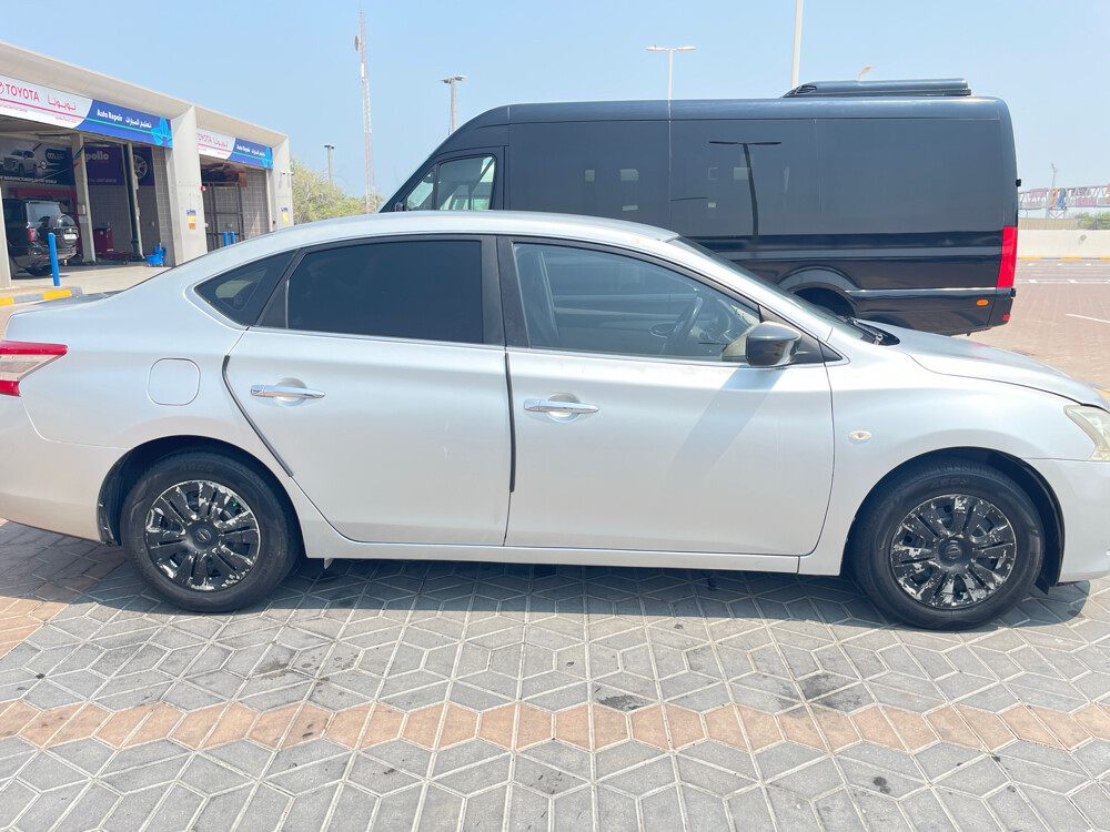 Nissan Sentra  - 2