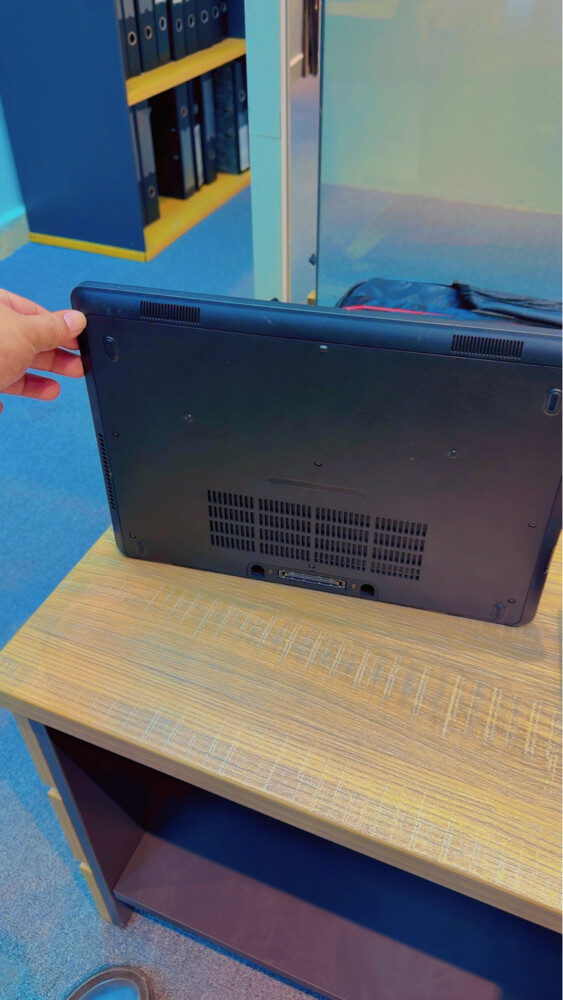 Dell Cor i7 8gb ram 256gbssd - 6