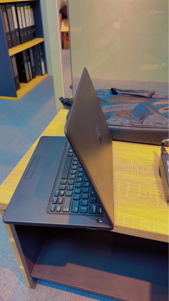 Dell Cor i7 8gb ram 256gbssd - 5