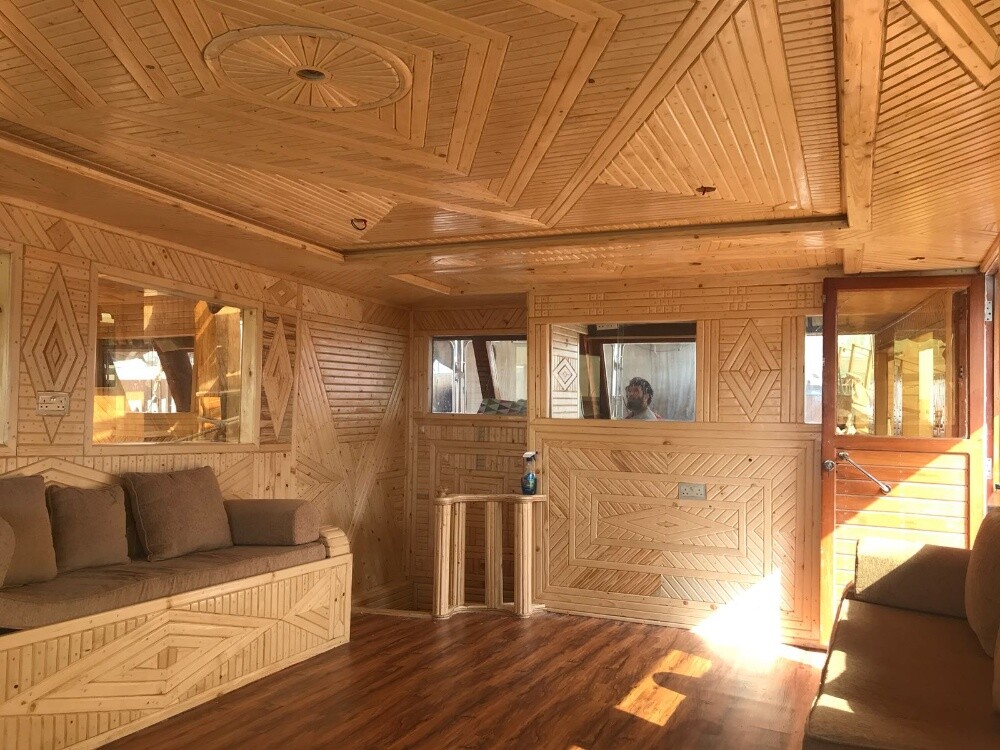 لنج للبيع - 1