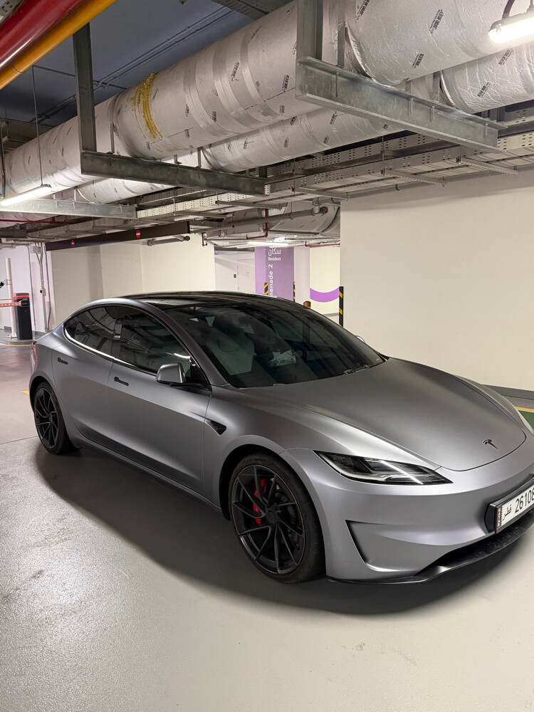 Tesla model 3 - 6