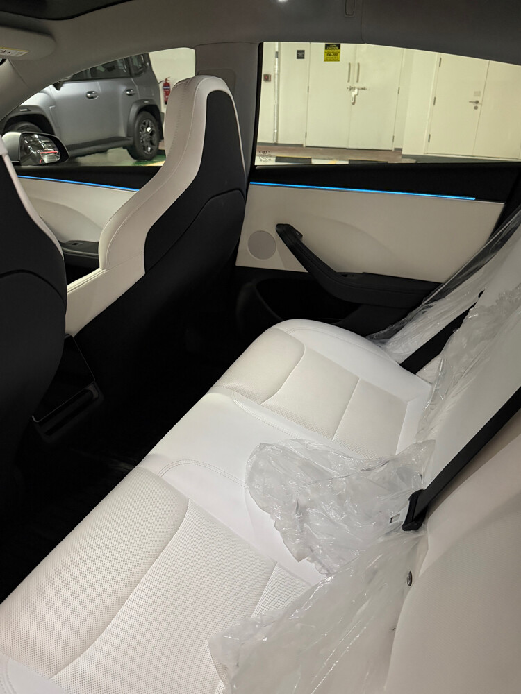 Tesla model 3 - 8