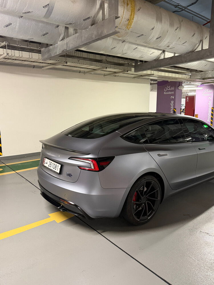 Tesla model 3 - 5