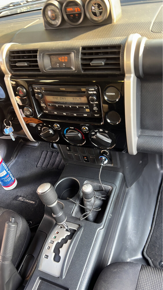very good condition  fj cruiser - 2