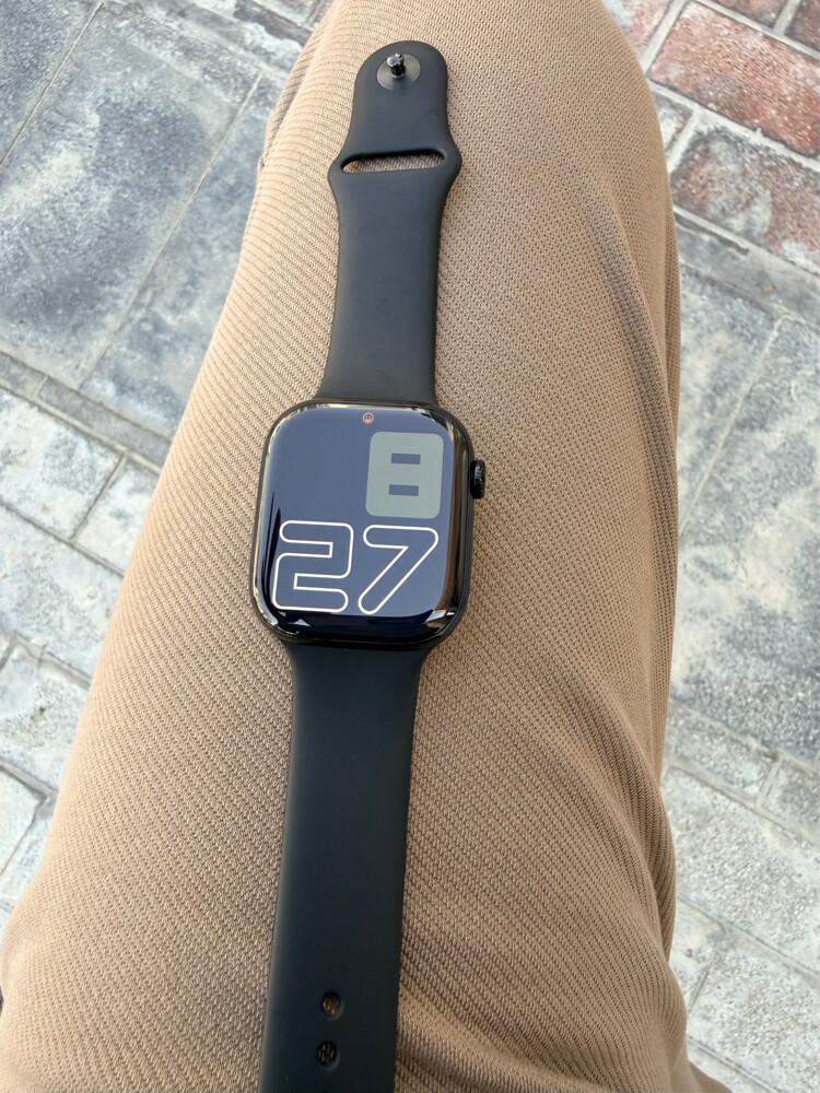 Apple Watch series 11 46MM JET BLACK 64 capacity GPS. - 2