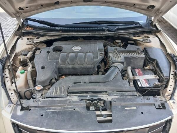 Nissan - 2