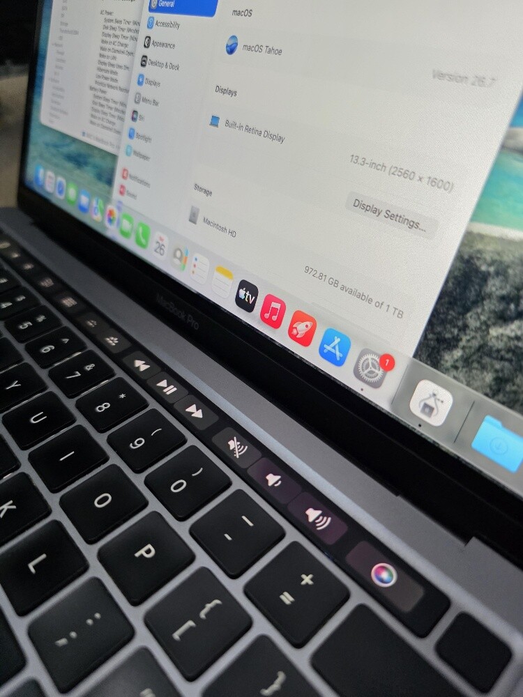 32/1TB 13" Macbook Pro i7 20202 - 4