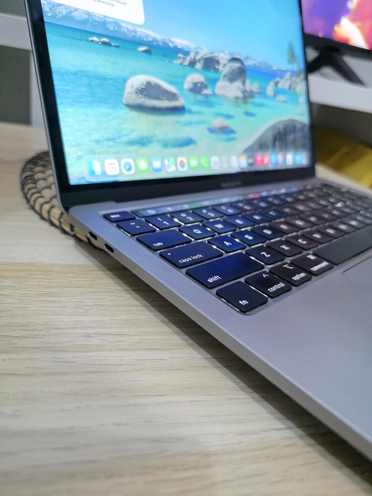 32/1TB 13" Macbook Pro i7 20202 - 2