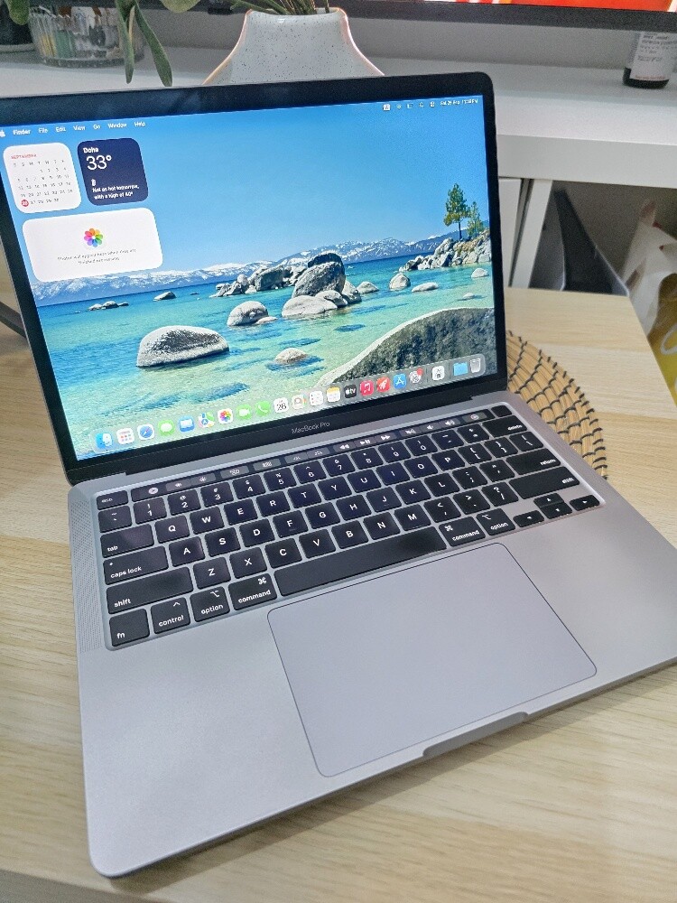 32/1TB 13" Macbook Pro i7 20202 - 1