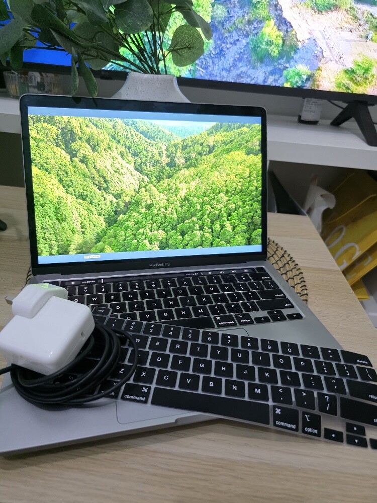 32/1TB 13" Macbook Pro i7 20202 - 6
