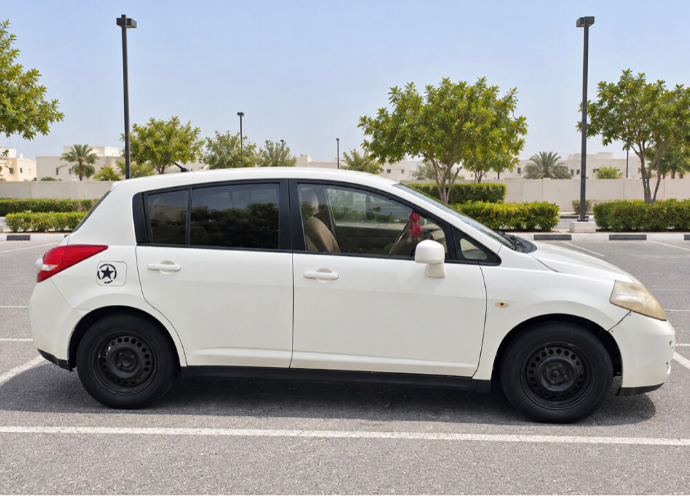 2009 nissan tida  - 3