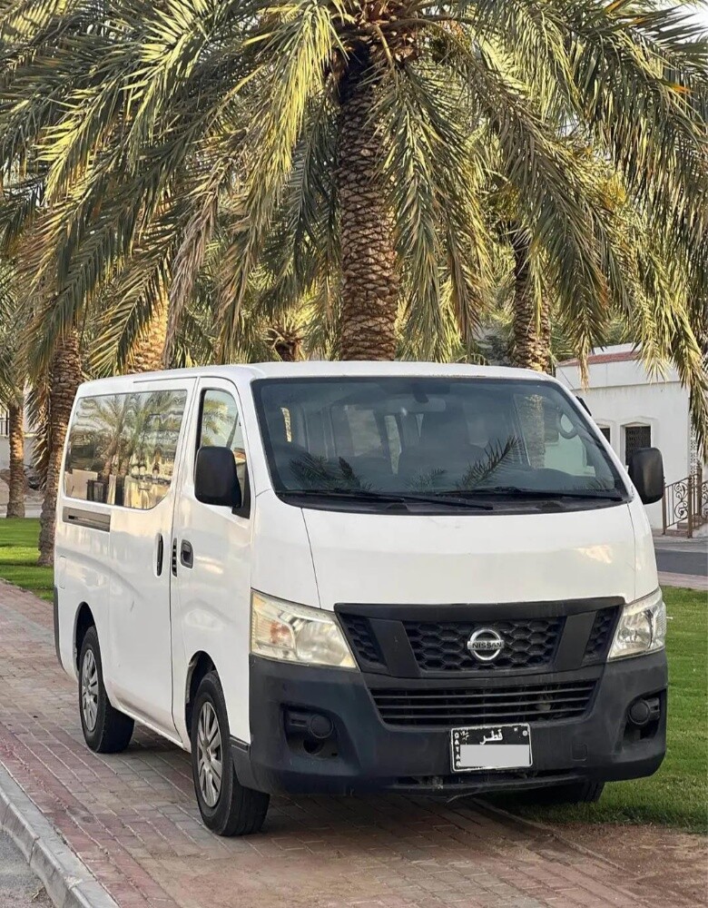 باص حديث لتوصيل الافراد و الشركات - 1