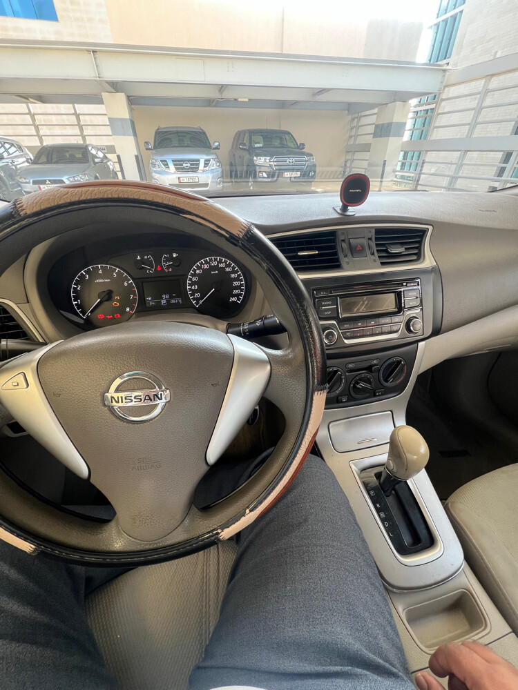 nissan sentra  - 2