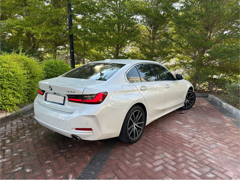 BMW 320i 2023 | 44,000 KM - 2