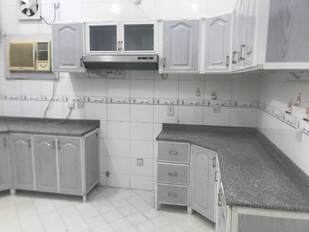 للايجار فيلا داخل مجمع عين خالد - 3