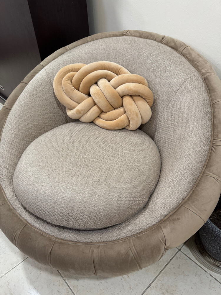 Elegant Round Single Sofa - 3