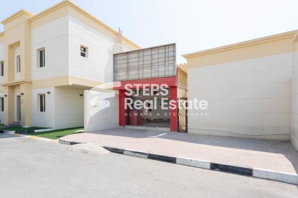 fitted shop in Izghawa - 10