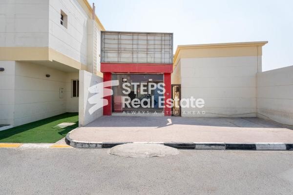 fitted shop in Izghawa - 9