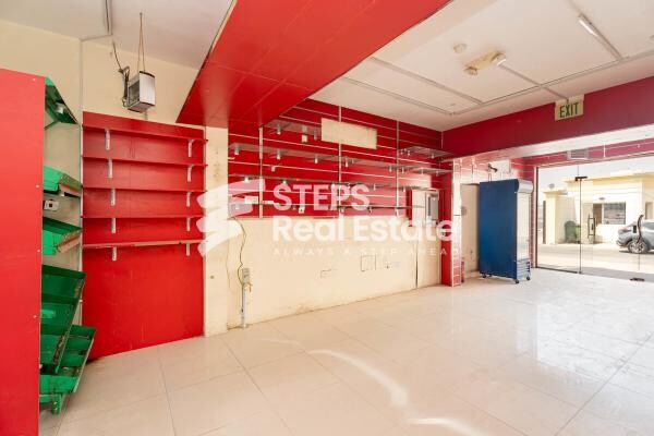 fitted shop in Izghawa - 8