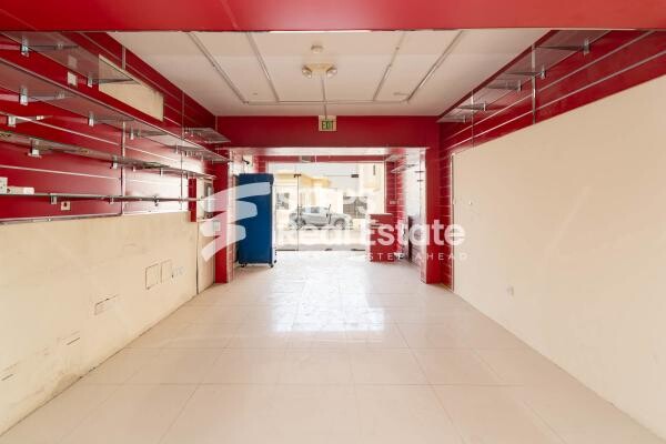 fitted shop in Izghawa - 5