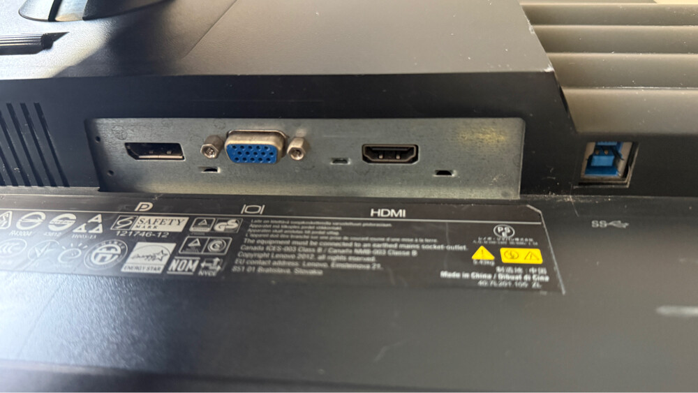 LENOVO MONTIOR FOR SALE URGENT - 6