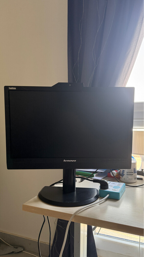 LENOVO MONTIOR FOR SALE URGENT - 4