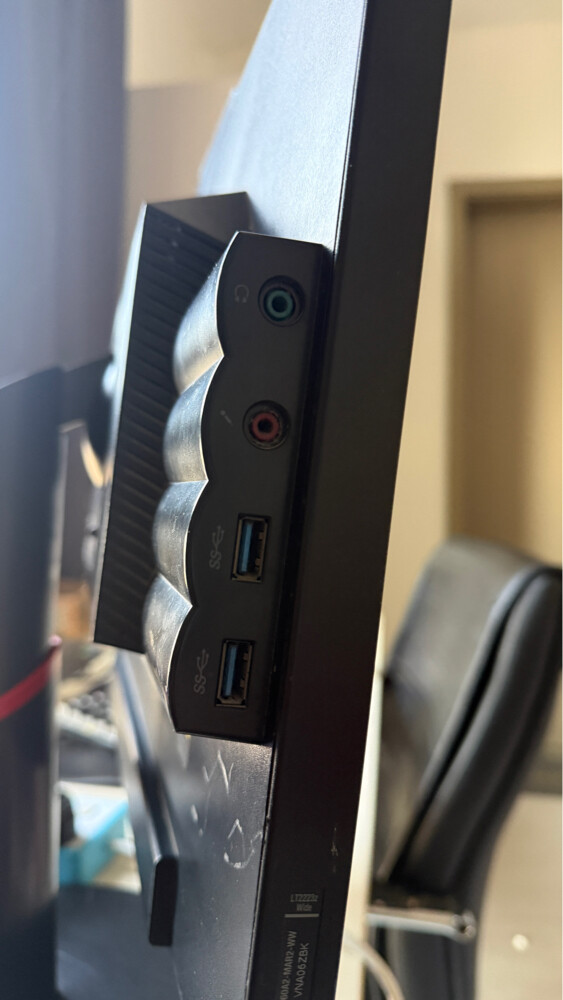 LENOVO MONTIOR FOR SALE URGENT - 2