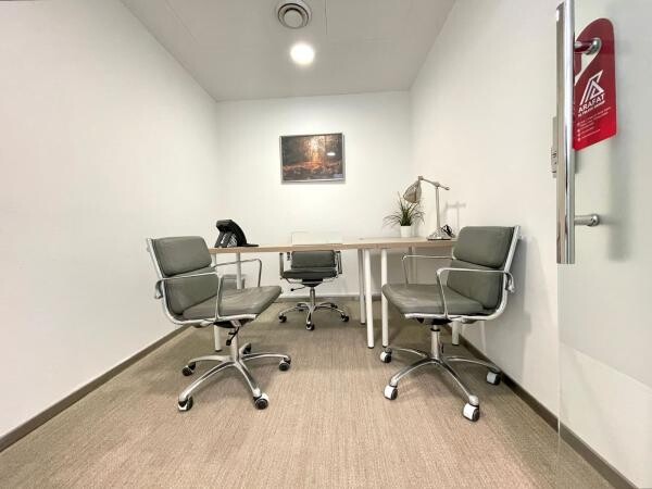 PREMIUM PRIVATE OFFICE FOR RENT - 1