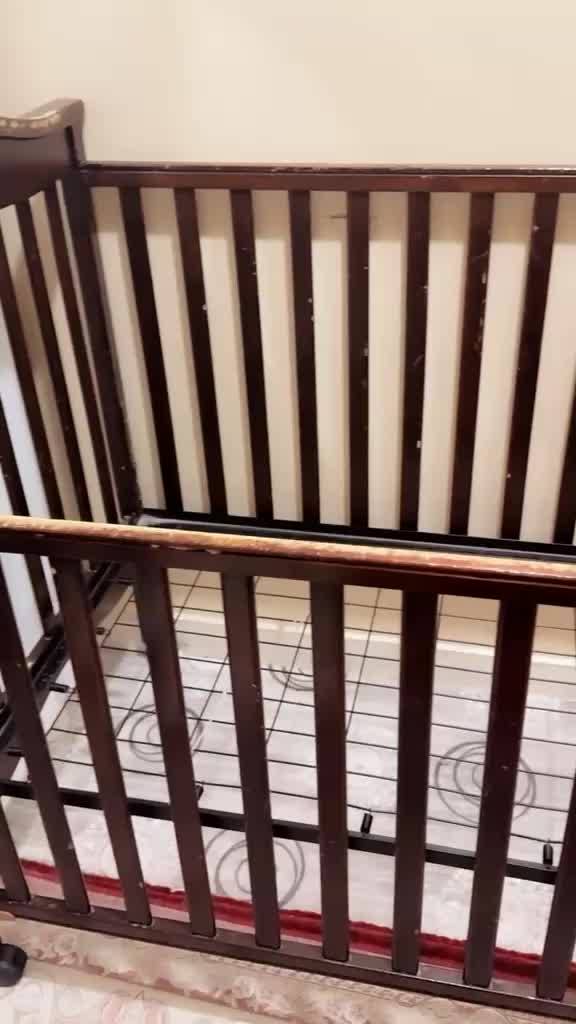 New baby crib - 1
