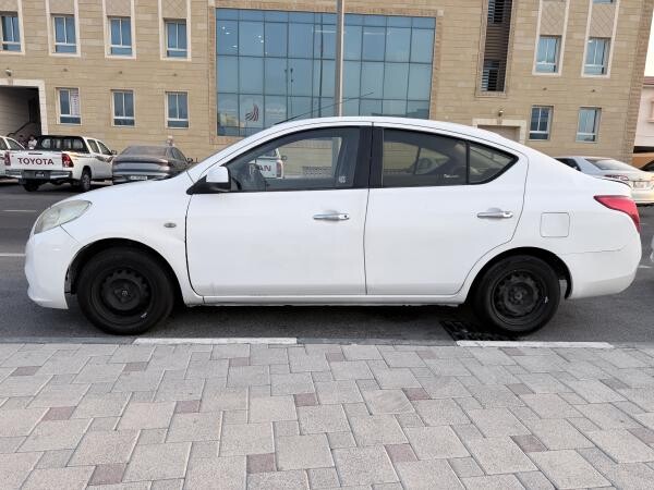 Nissan Sunny 2012 - 4
