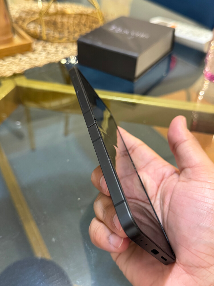 FOR SALE – Samsung Galaxy Z Flip 6 - 1