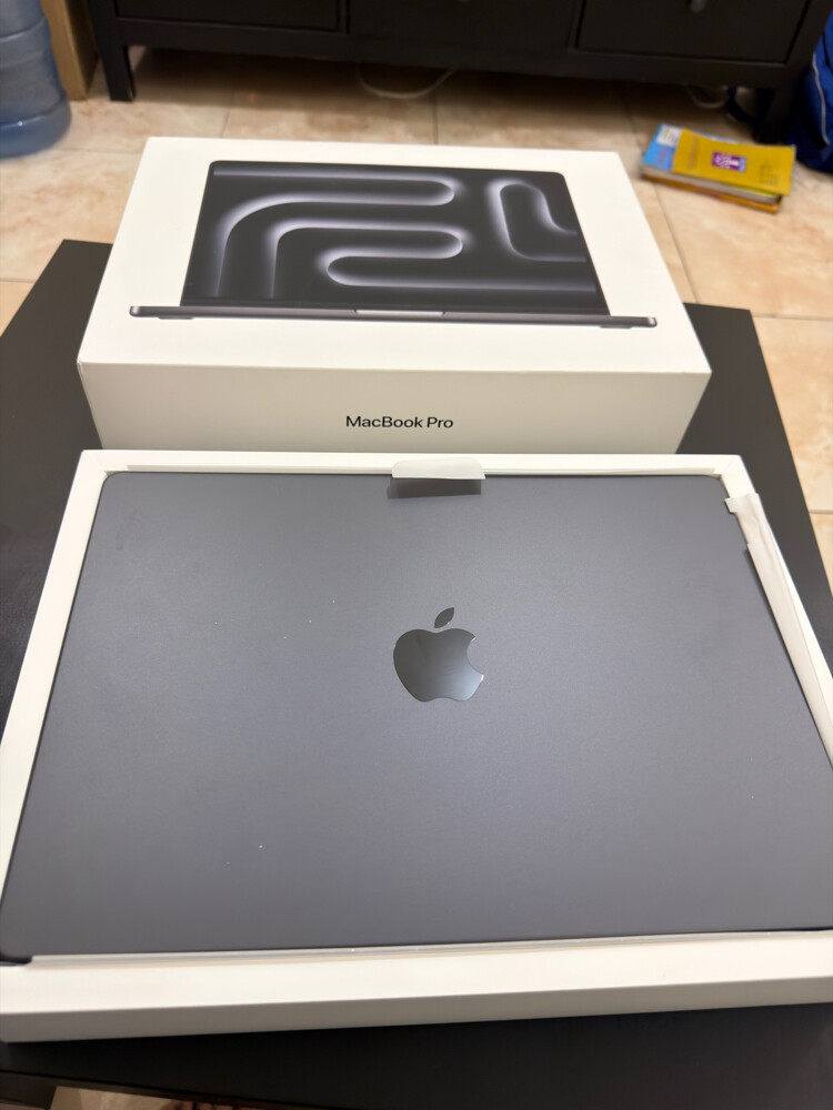 MacBook Pro 14 M5 24GB 2TB Black - 1