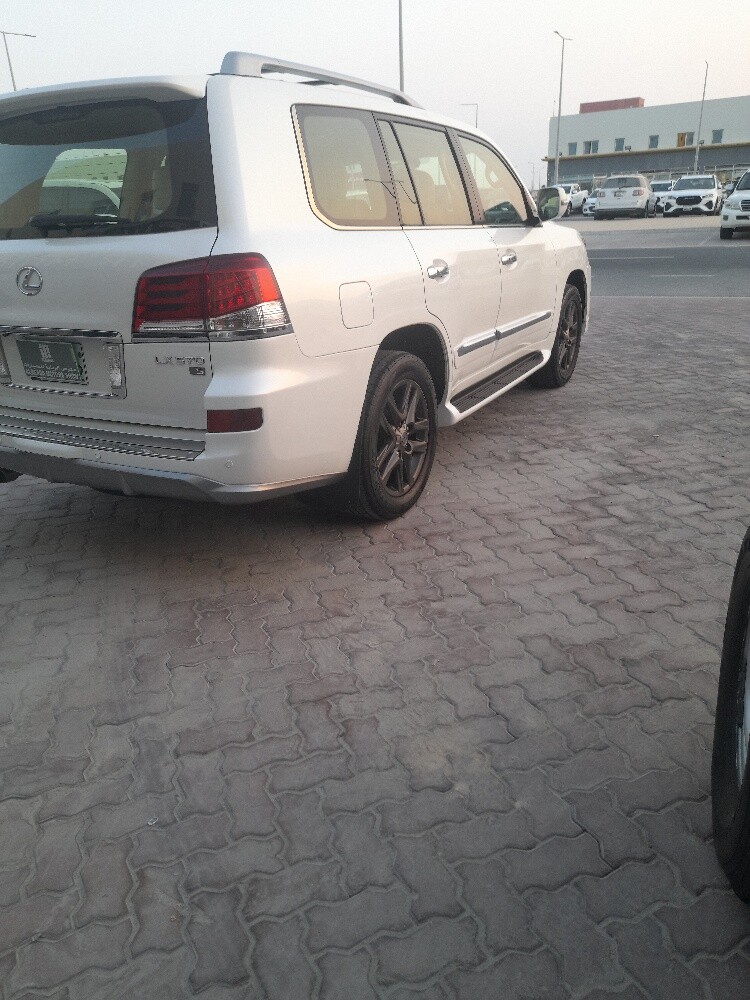 لكزس 570 موديل 2012 - 3
