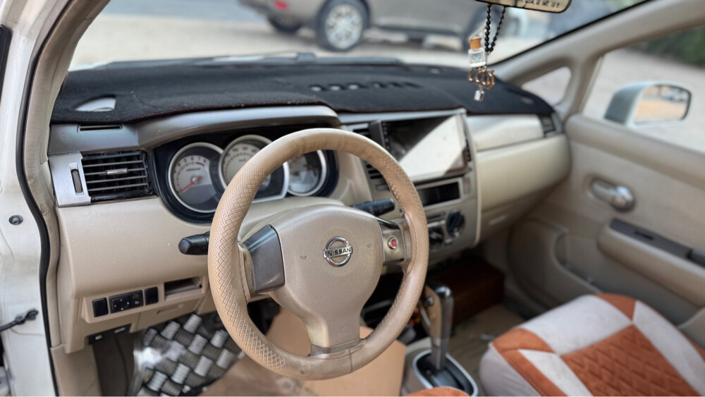 تيدا ١.٦ هاتشباك ٢٠١٠ - 8