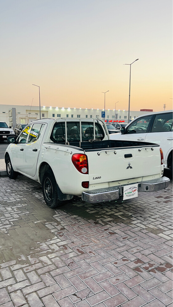 متسبيشي  ال 200 بحالة جيدة - 4