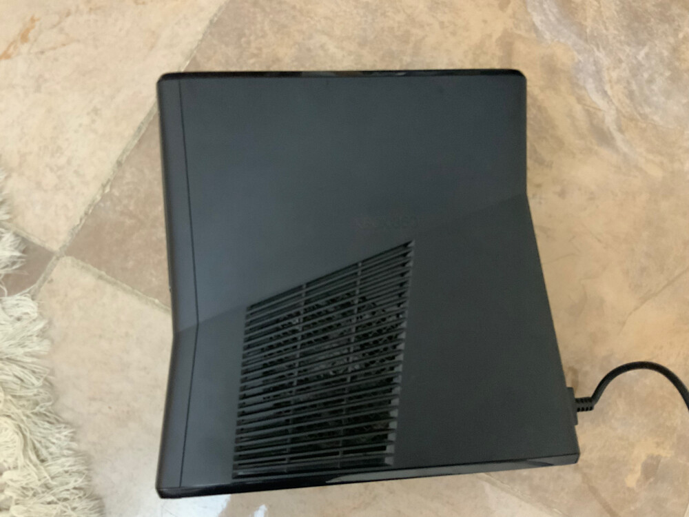 Xbox 360 S slim 4GB - 3