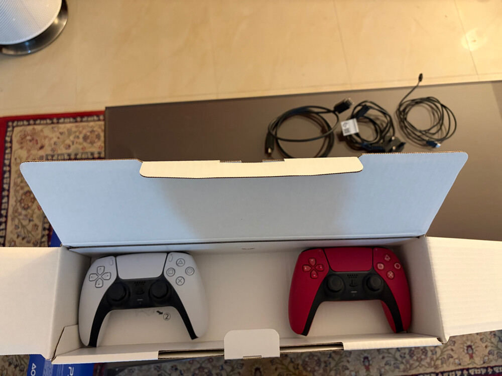 PLAYSTATION 5 + 2 Controls - 5