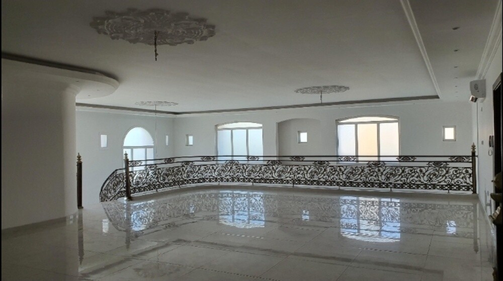 للايجار فيلا بالدفنه 1225م - 2