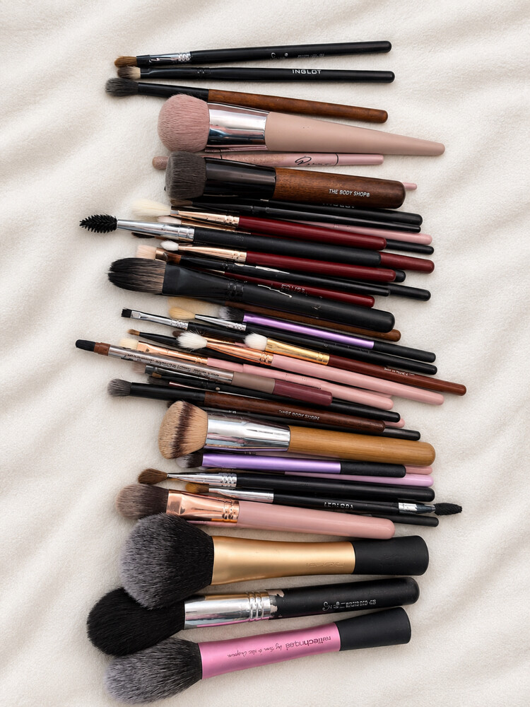 Makeup & Brush Mega-Bundle - 8