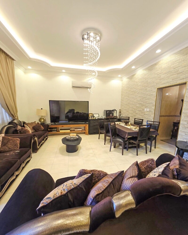 فرصة مساحة كبيرة للسكن في الخور - 2