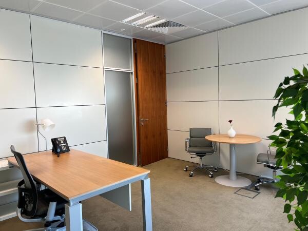 PREMIUM PRIVATE OFFICE FOR RENT - 1