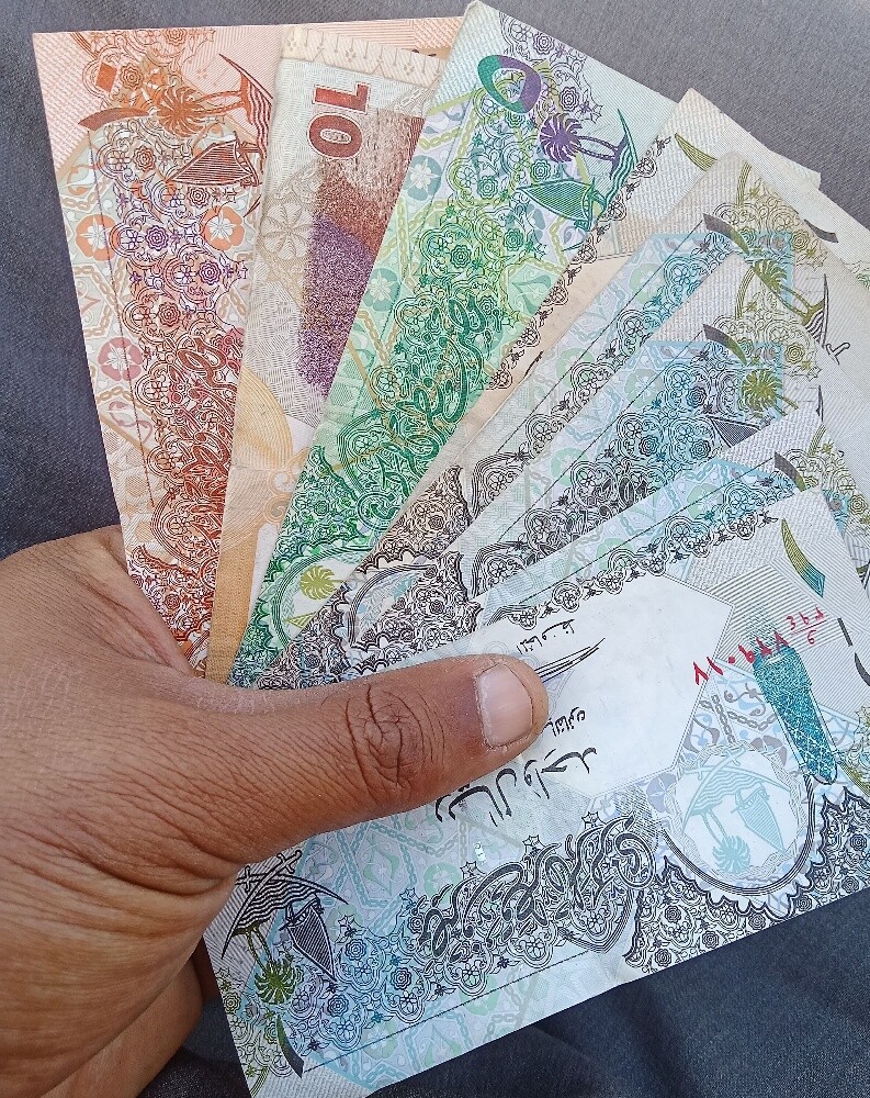 للبيع عمله قطريه - 2
