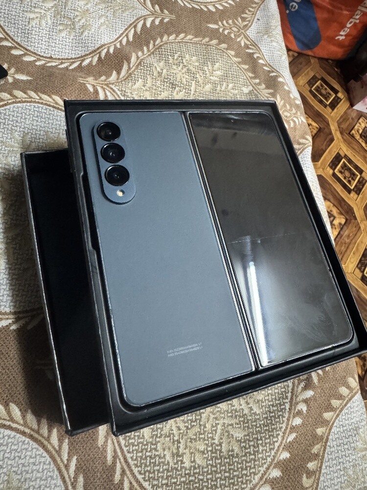 Samsung z fold 4 like new - 1