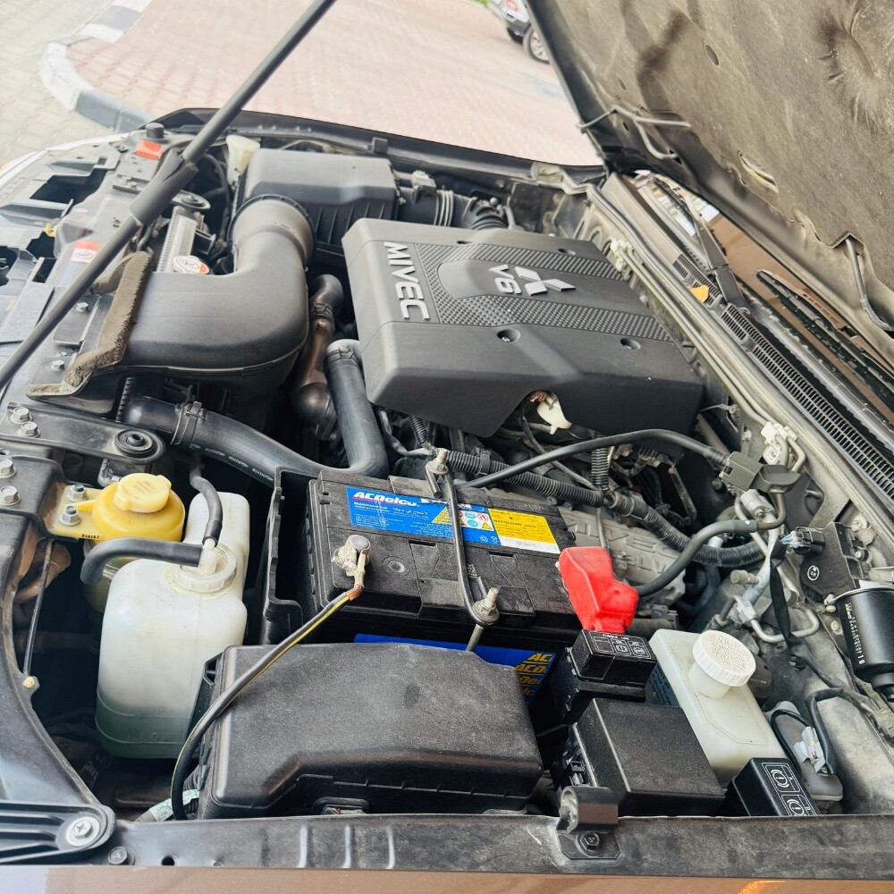 Mitsubishi pajero 2022 - 5