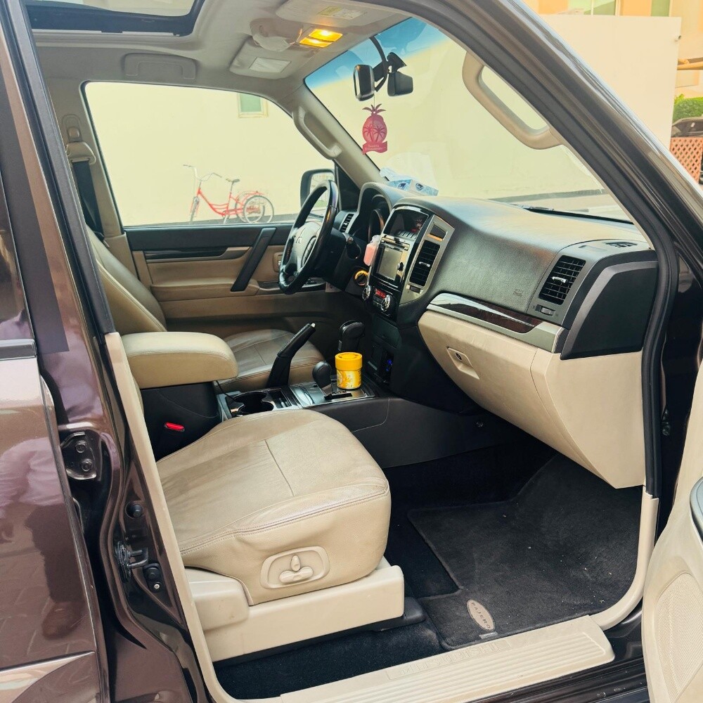Mitsubishi pajero 2022 - 1
