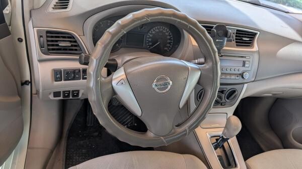 Nissana Sentra 2014 - 5