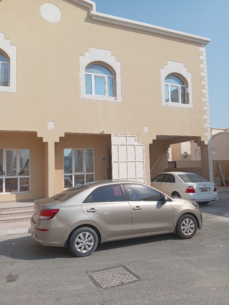 ازغوى فيلا دخل مجمع - 1